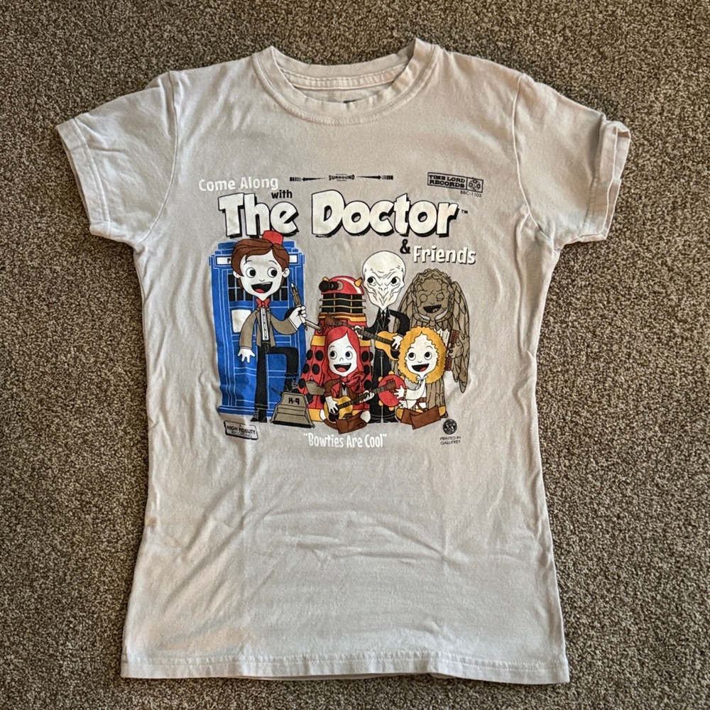 Tee Fury DOCTOR WHO The Doctor & Friends Graphic t shirt. Juniors Sz M.